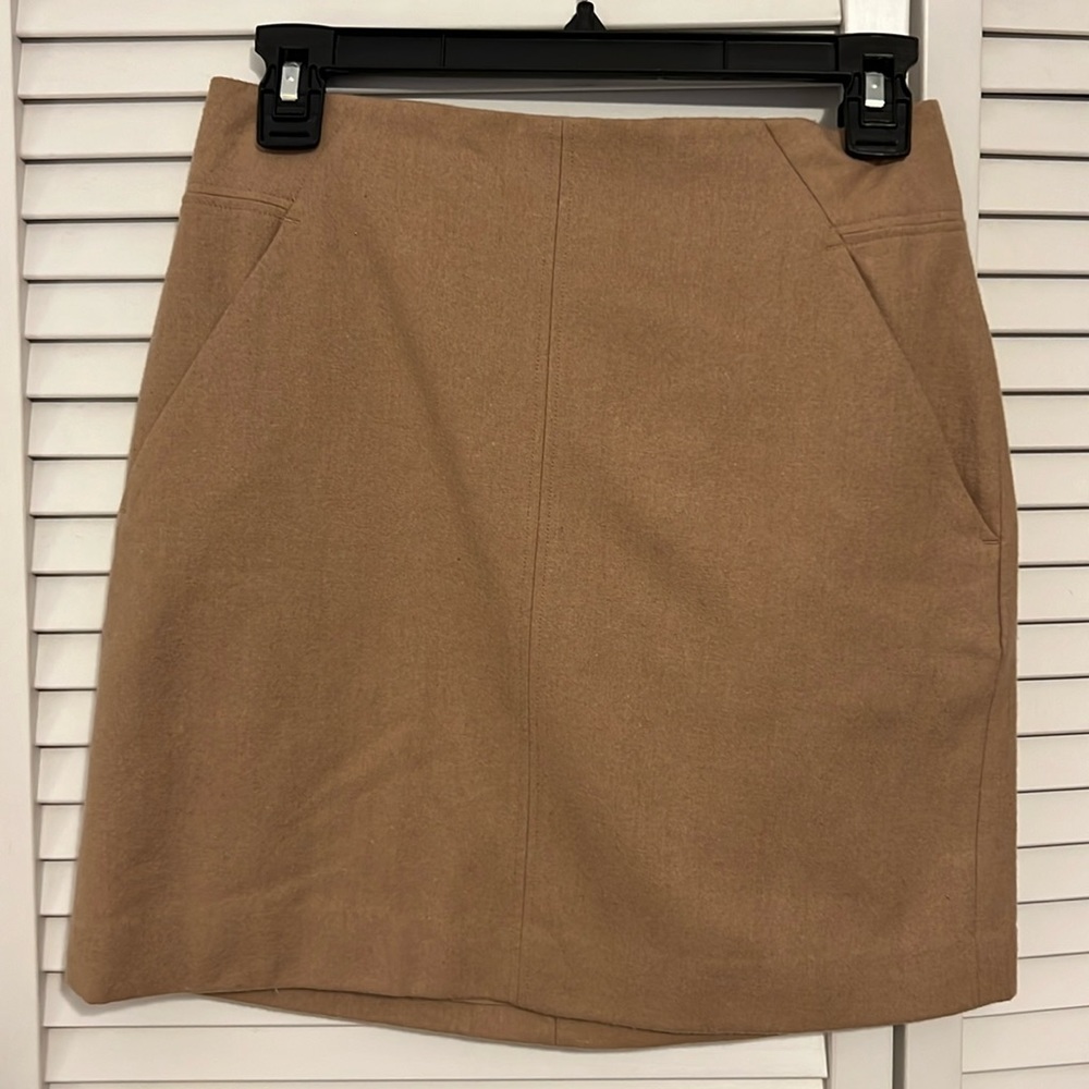 Loft camel pencil skirt. Polyester. Size 0P